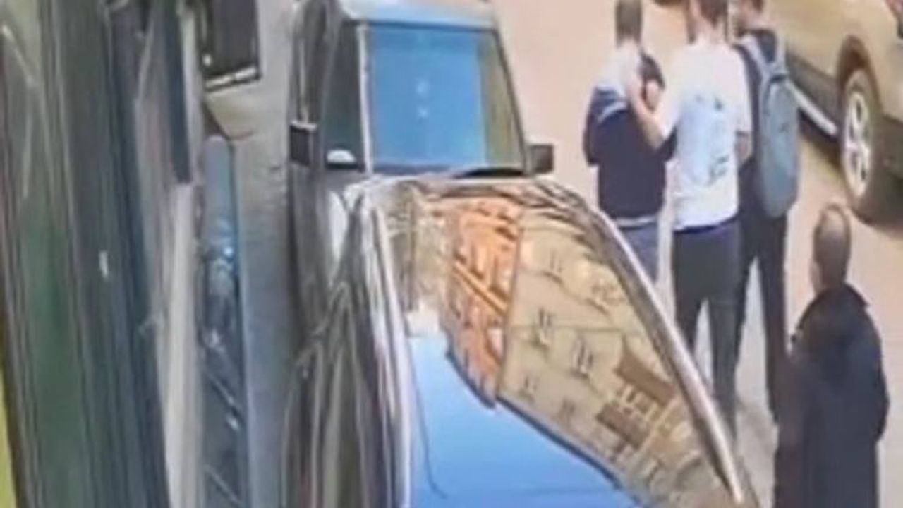 İstanbul - Sultangazi'de sözlü taciz ettiği iddiası; çevredekiler tarafından darbedildi