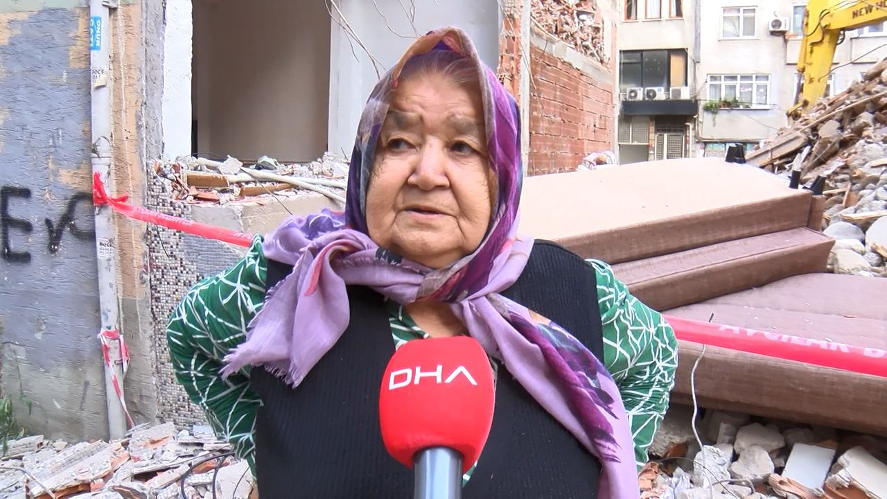İstanbul - Zeytinburnu'nda bir binadaki yıkım nedeniyle bitişikteki apartmanda hasar oluştu