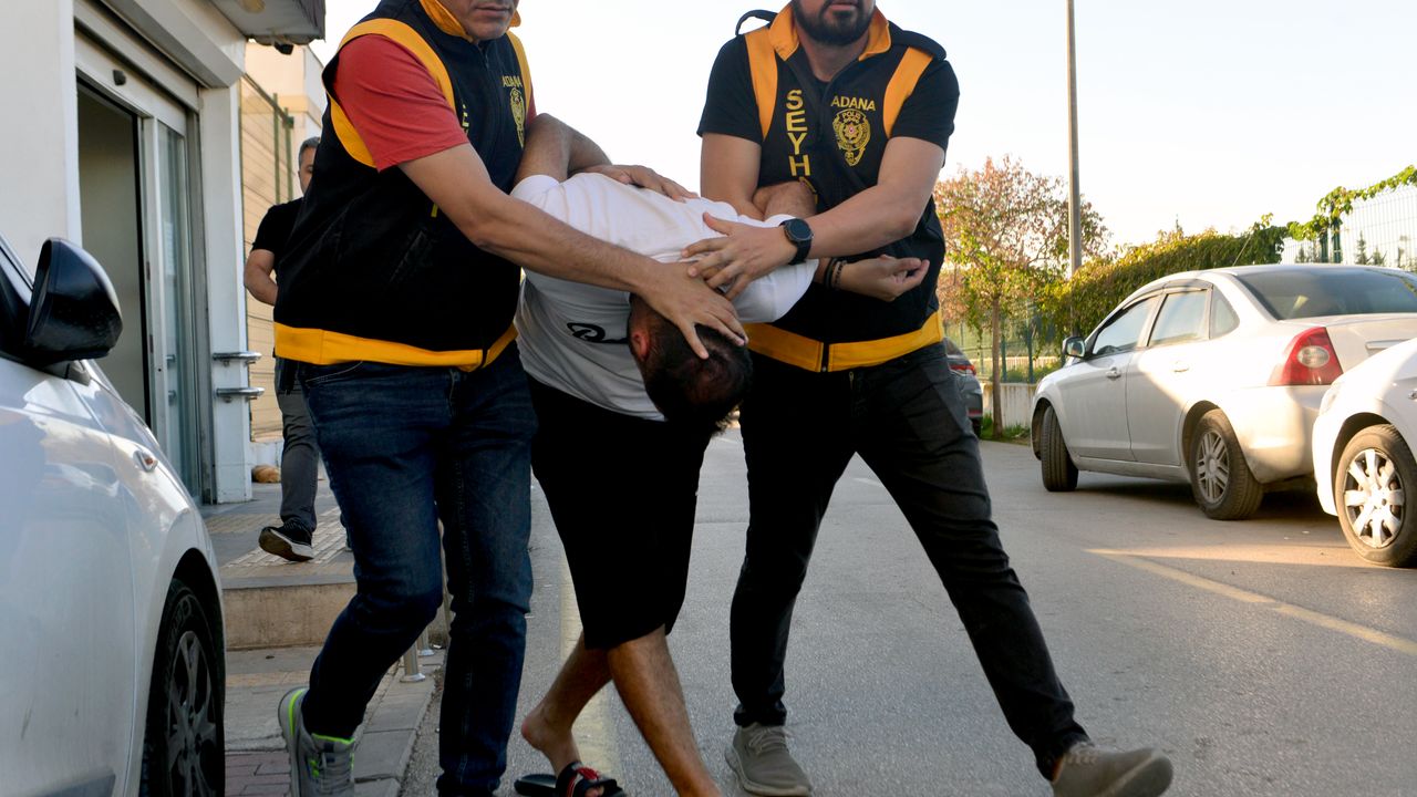 Kovaladığı çocuğu ayak bileğinden tutup yere fırlattı (2)