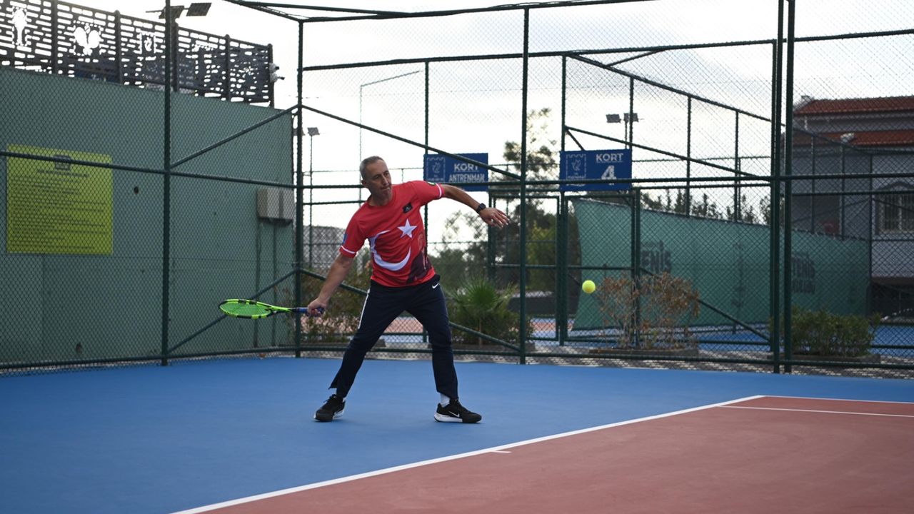 Kuşadası Tenis Kulübü'nde Cumhuriyet Kupası heyecanı başladı
