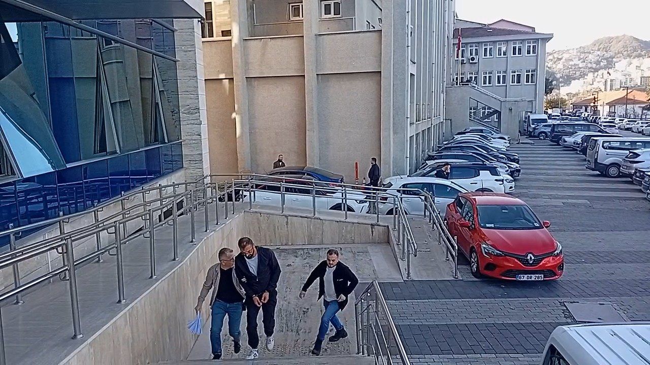Oto galeriye silahlı saldırı düzenleyen şüpheli tutuklandı (2)