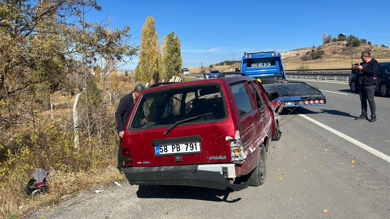 Otomobil bariyerlere çarptı: 1'i ağır, 2 yaralı