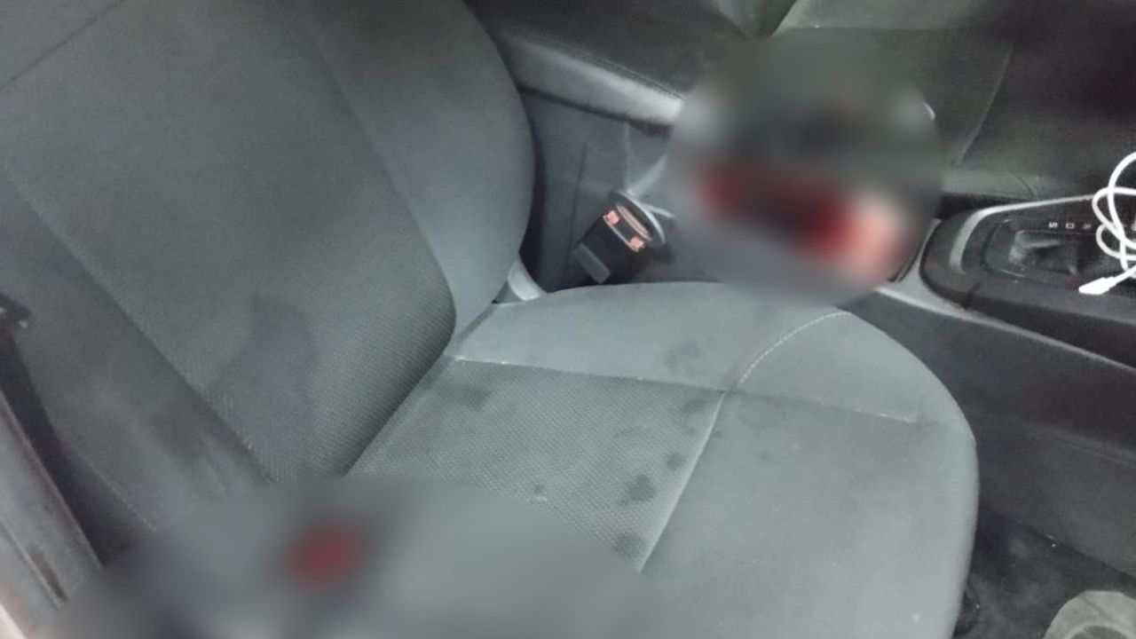 Otomobil içinde tartıştığı arkadaşını bıçakla yaraladı