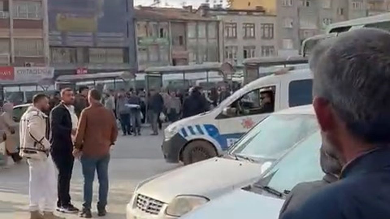 Restoranda başlayan kavga sokağa taştı; olay kamerada