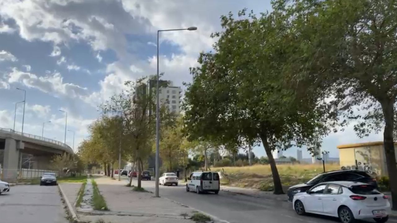 Sındırgı'da 6.1'lik depremde yıkılan ve hasar gören binalar havadan görüntülendi (3)