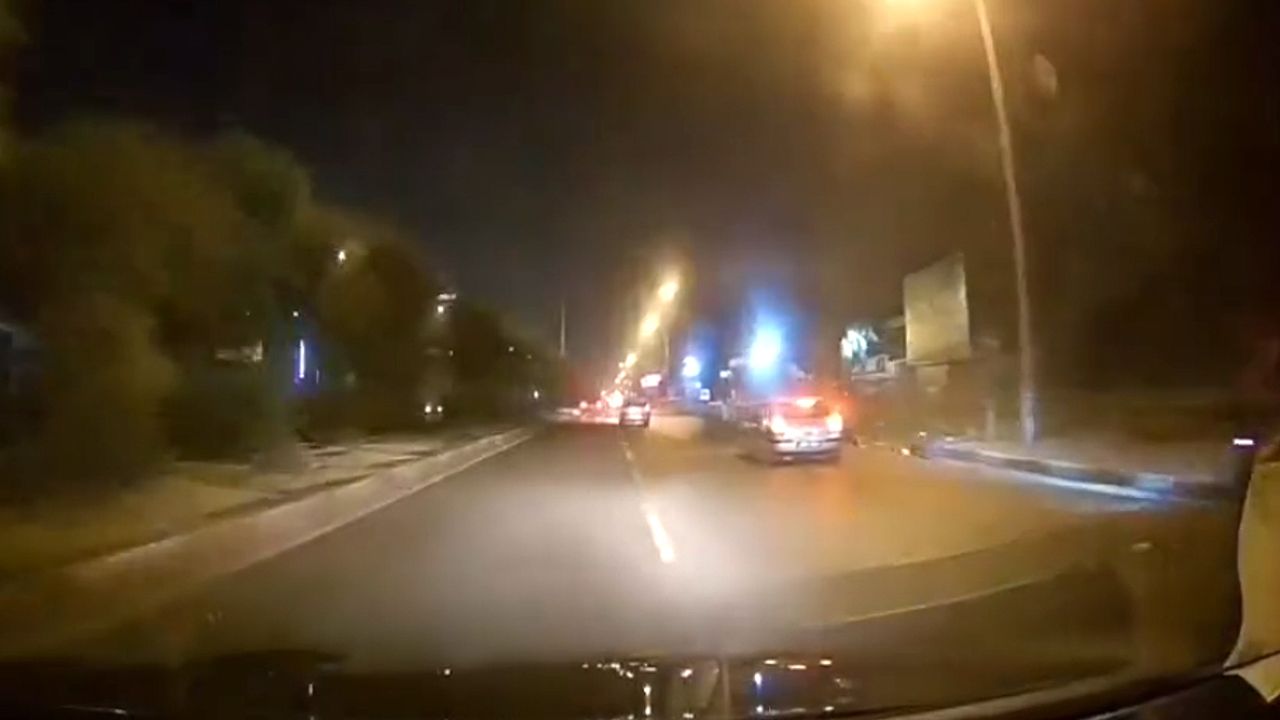 Sürücüsünün makas attığı otomobil, motosiklete çarptı