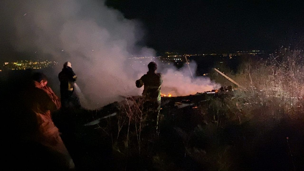 Tarladaki baraka alev alev yandı