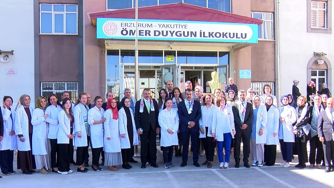 Tekin: Nerede olursa olsun zulüm altında inleyen bir insan varsa hep yanında olduk