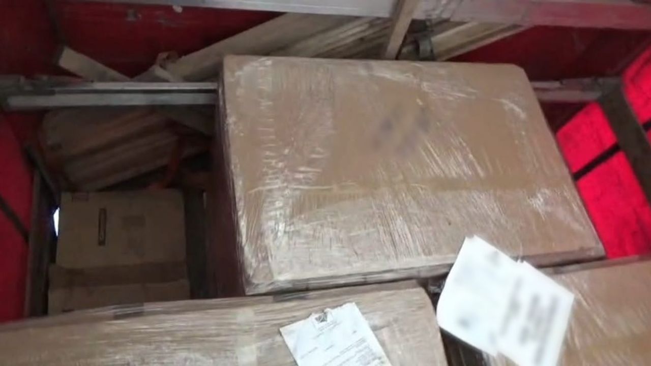 TIR'ın dorsesinde 8 kaçak göçmen yakalandı