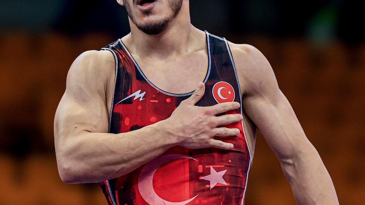 Tolga Özbek, U23 Dünya Güreş Şampiyonası'nda bronz madalya kazandı