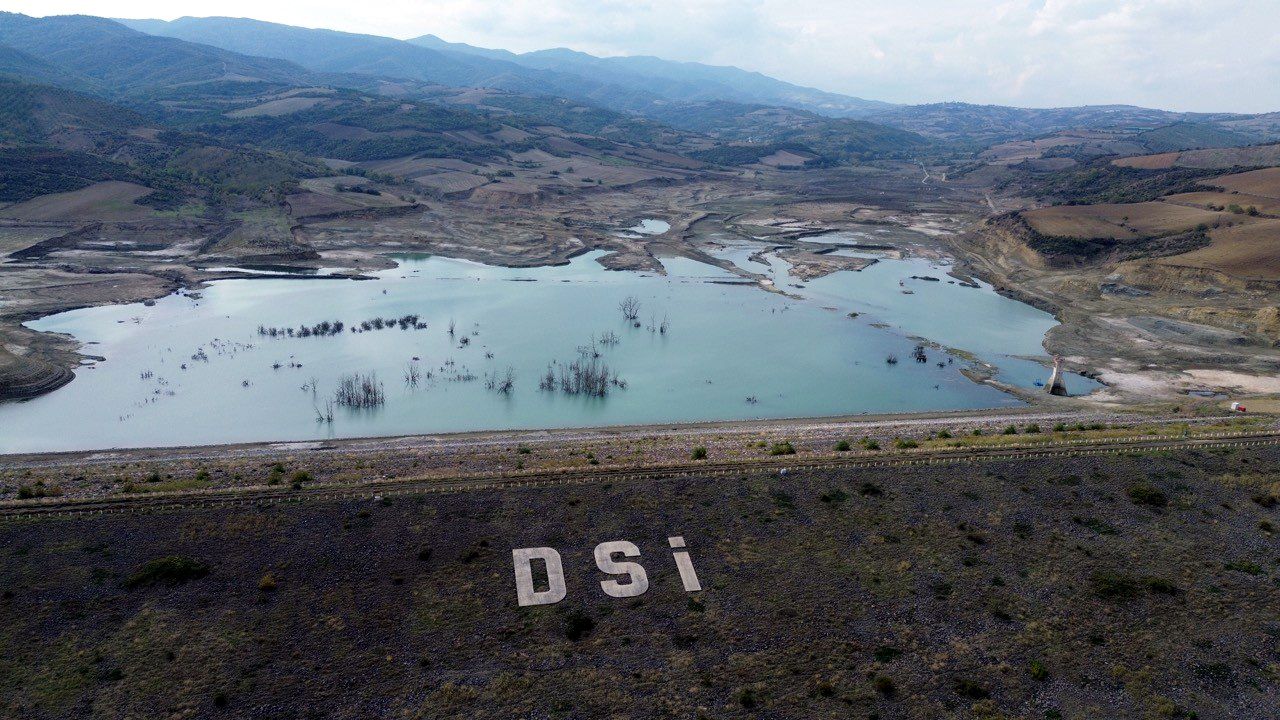 Trakya'da barajlar kuruyor, belediyeler su kuyuları açıyor