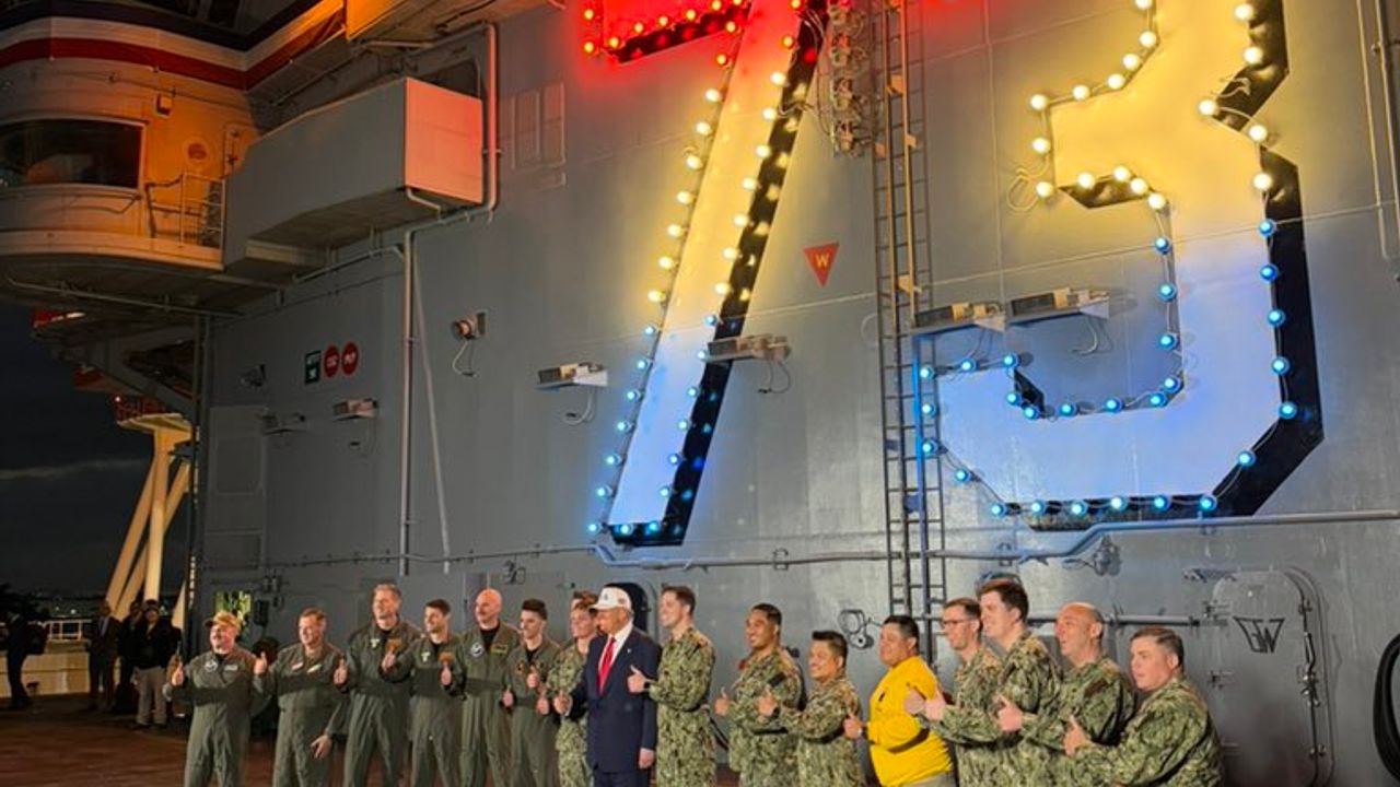 Trump, USS George Washington uçak gemisini ziyaret etti