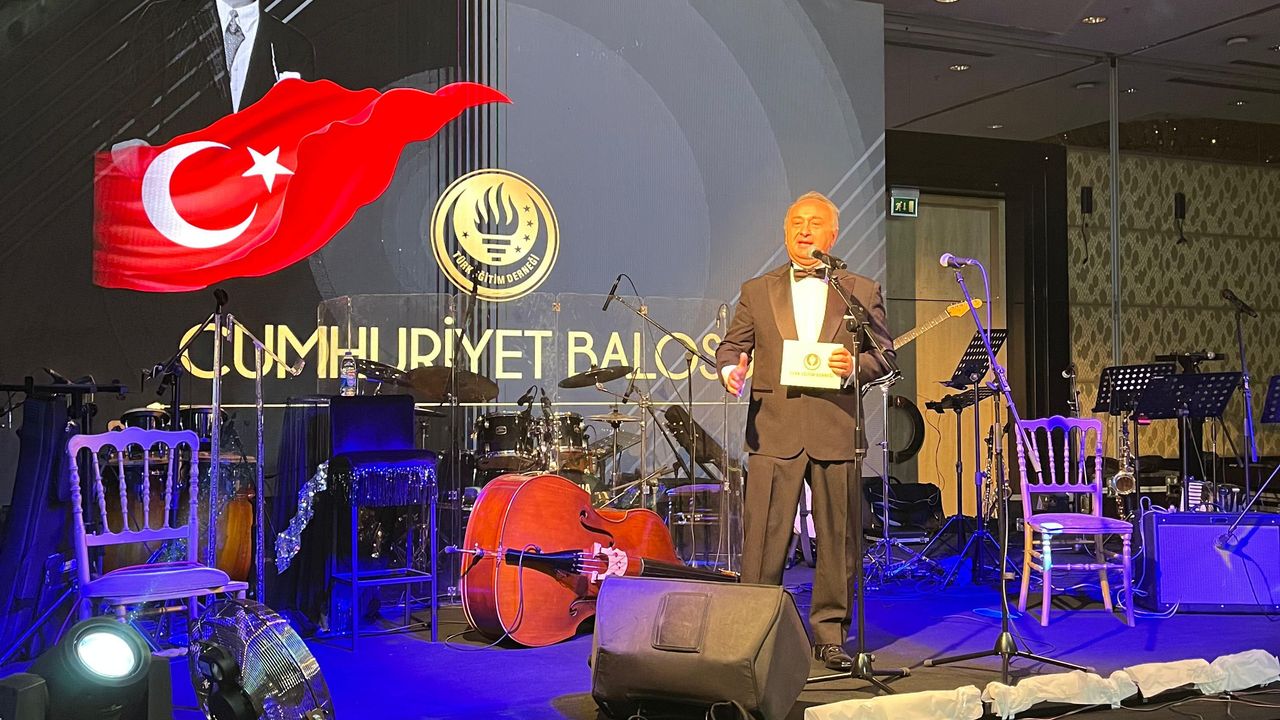 Türk Eğitim Derneği'nden Cumhuriyet'in 102'nci yılına özel balo