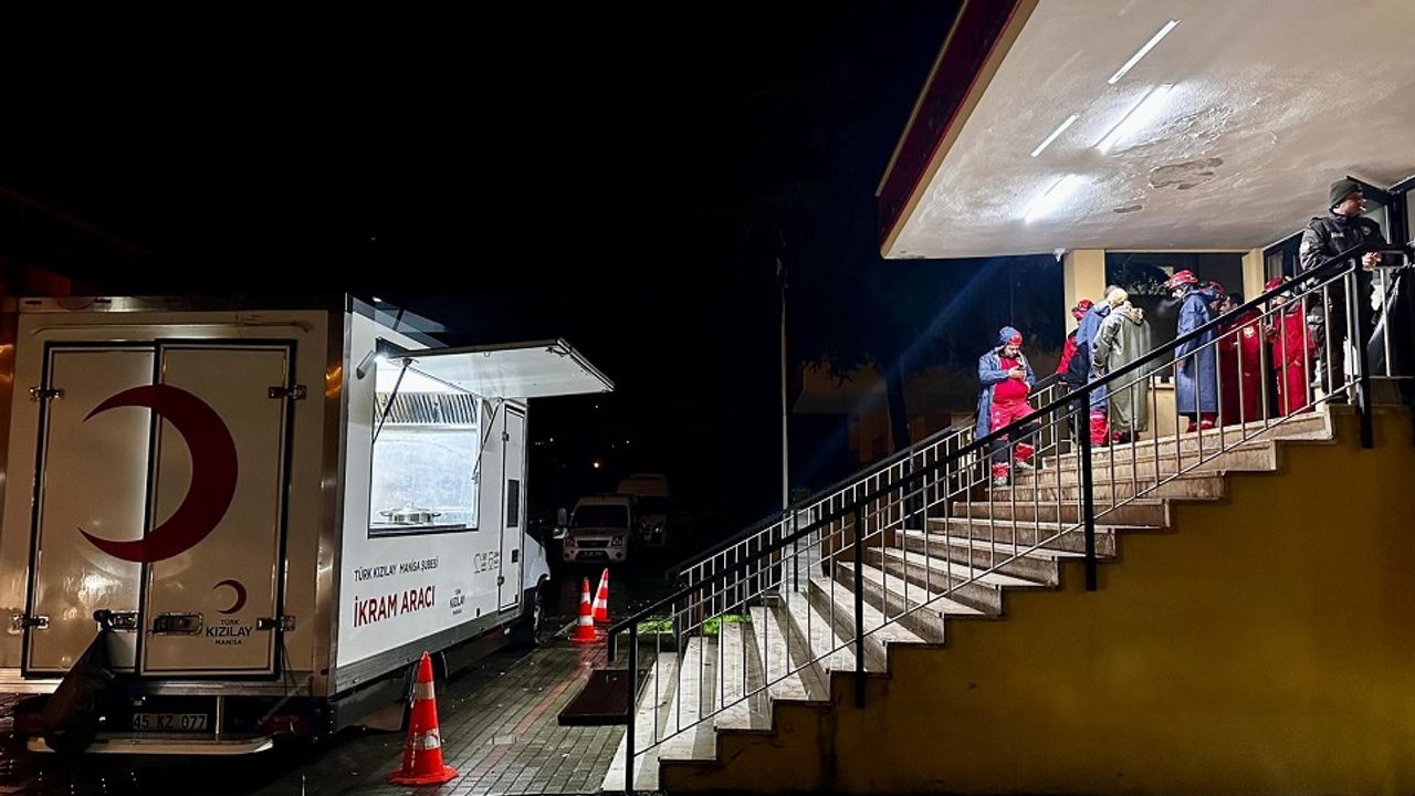 Türk Kızılay Sındırgı depremi sonrası harekete geçti