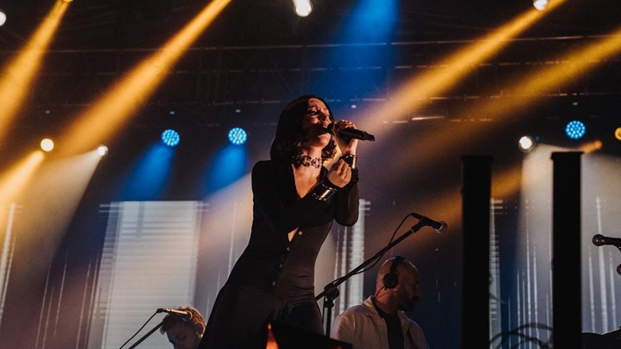 Tuzla'da Cumhuriyet'in 102'nci yılı Zeynep Bastık konseriyle kutlandı