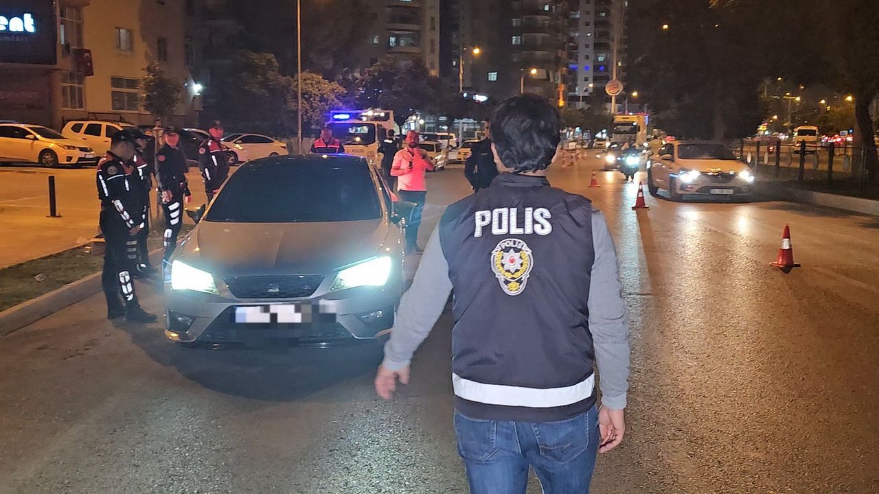 Adana'da 884 polis ile dronlu asayiş uygulaması; aranan 72 kişi yakalandı