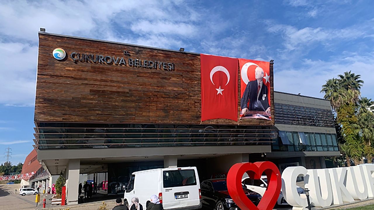 Anlaşmazlık yaşadığı ortağını dövdü, havaya ateş açıp kaçarken kazara kendini vurdu