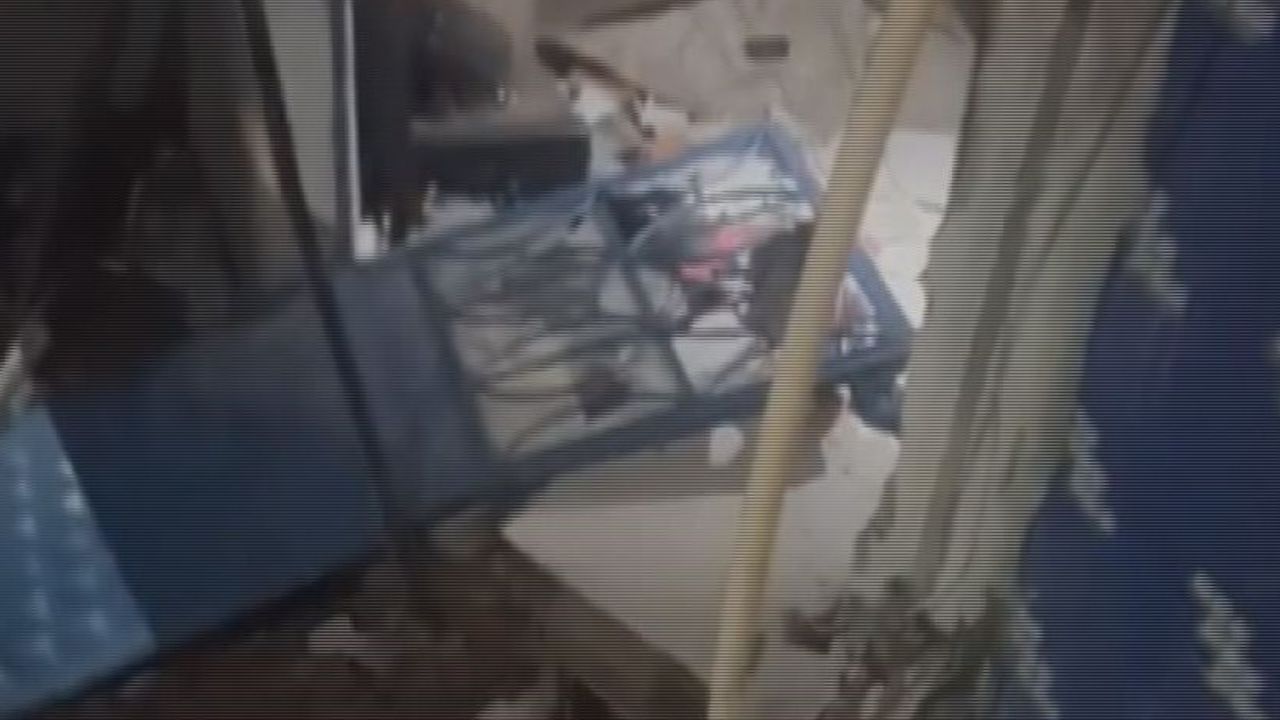 İstanbul - Bağcılar'da 2 katlı binada mutfak tüpü patladı: 1'i ağır 3 yaralı / Geniş Haber