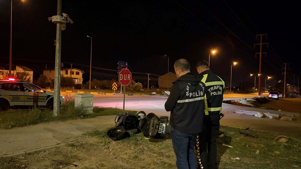 Motosikletiyle refüje çarpan üniversiteli Eren öldü