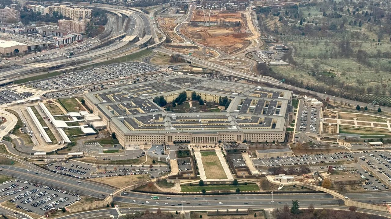 Pentagon, askerleri ‘Trump'a itaatsizliğe çağıran' Demokrat Senatör aleyhinde soruşturma başlattı