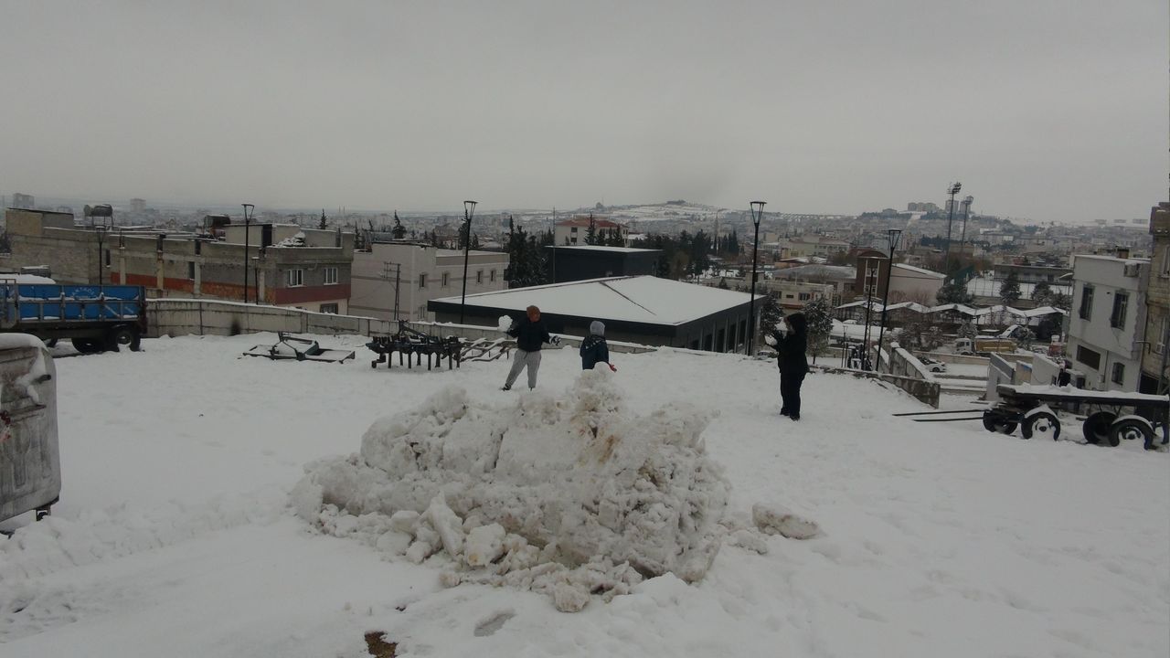Kilis'te karın keyfini çocuklar çıkardı