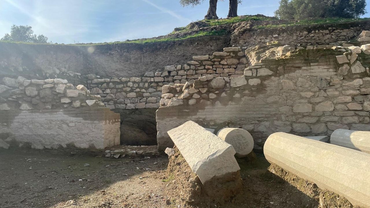 Metropolis'te 2 bin 200 yıllık tanrıça başı bulundu