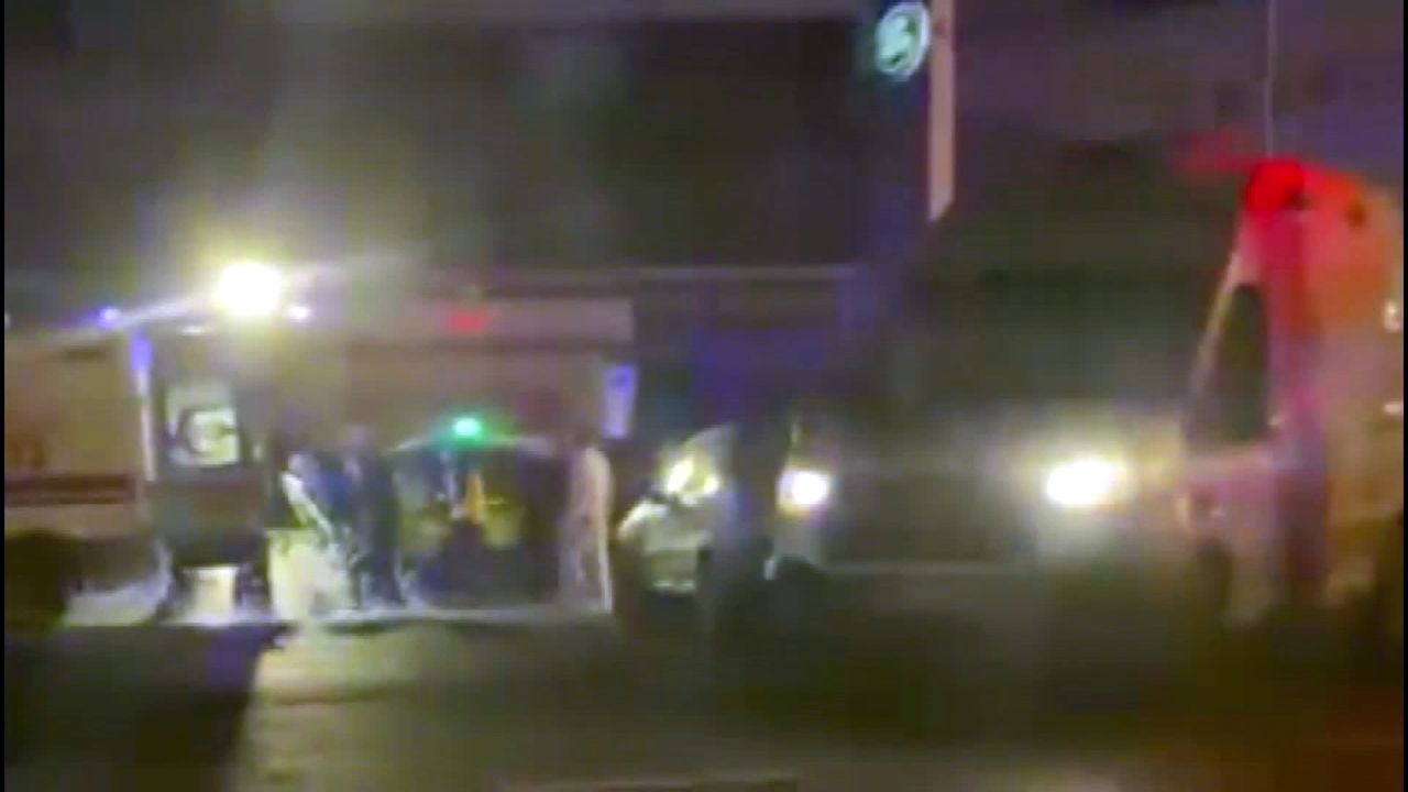 İstanbul - Avcılar'da çaldıkları motosikletle polisten kaçan şüpheliler otomobile çarptı; 1 ölü, 1 yaralı