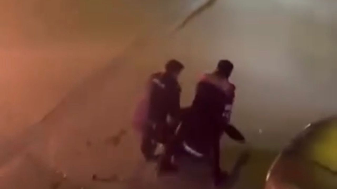 İstanbul - Pendik'te polisten kaçan şüpheli motosikletini ateşe verdi