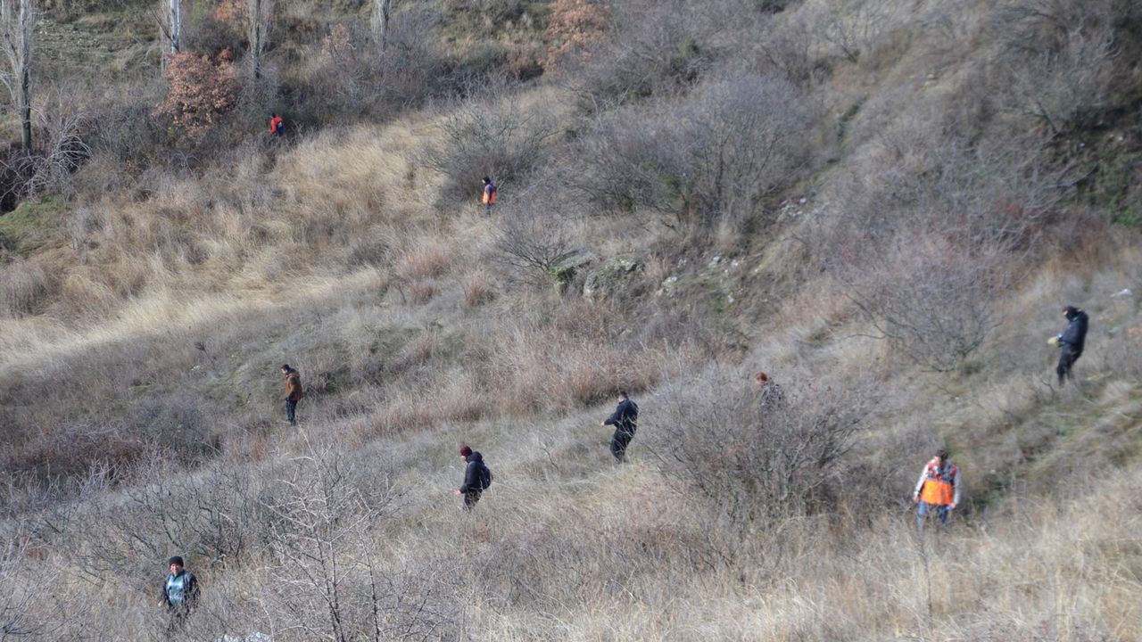 Manisa'da kayıp olarak aranan kadın, dere yatağında ölü bulundu
