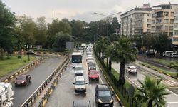 Trabzon'da sağanakta sahil yolu göle döndü