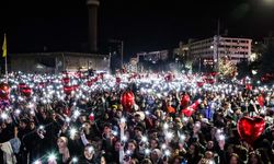 Binlerce kişi fener alayında Türk bayraklarıyla yürüdü