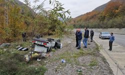 Takla atan otomobildeki çift yaralandı