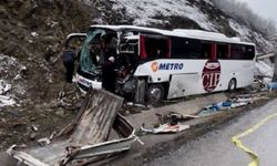 Samsun'da yolcu otobüsü, kamyona çarptı; 1 ölü, 16 yaralı