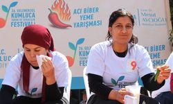 3 dakikada 398 gram acı biber yiyip, yarım altın kazandı
