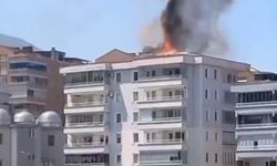 7 katlı apartmanın çatısı alev alev yandı