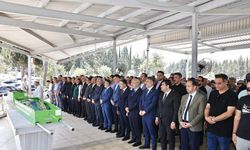 Adana'da dere yatağına düşen otomobilin sürücüsü eksper öldü; cenazeye Bakan Yumaklı da katıldı