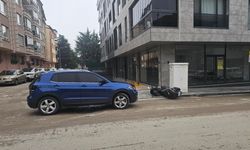 Amasya'da otomobille çarpışan motosikletli yaralandı; kaza kamerada