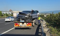 Anadolu Otoyolu Gebze geçişinde otomobille, hafif ticari araç çarpıştı; 2 yaralı