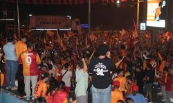 Antalya'da Galatasaray'ın şampiyonluğu coşkuyla kutlandı