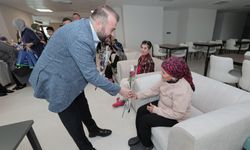 Arnavutköy Belediye Başkanı Candaroğlu, Anneler Günü dolayısıyla Darülaceze'yi ziyaret etti