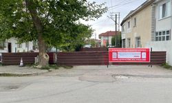Arsa sahipleri, 25 yıl önce kamulaştırma yapılmadığını öne sürüp yolu kapattı