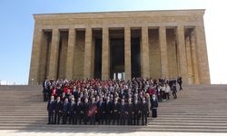 Bakan Bak, sporcu ve gençlerle Anıtkabir’i ziyaret etti