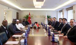 Bakan Bayraktar, Nijer Petrol Bakanı Oumarou ile görüştü