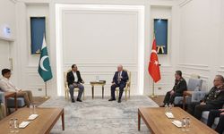 Bakan Güler, Pakistan Kara Kuvvetleri Komutanı Munir ile görüştü