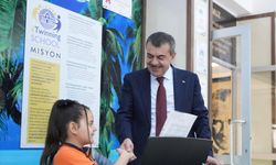 Bakan Tekin, öğrencilerle bir araya geldi