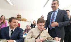 Bakanlar Tekin ve Göktaş'tan, görme engelli öğrencilere ziyaret