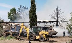 Balıkesir'de kereste deposunda çıkan yangın, bitişikteki atölyeye sıçradı