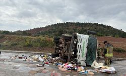 Belediyenin çöp kamyonu devrildi; 1 ölü, 1 yaralı
