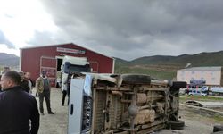 Bingöl'de otomobil ile kamyonet çarpıştı; 7 yaralı