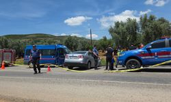 Bursa'da otomobil ile jandarma minibüsü çarpıştı; 1 ölü, 2 yaralı